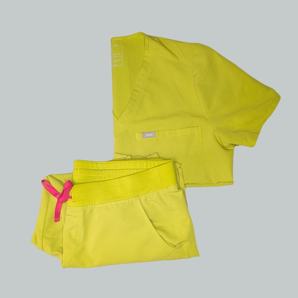 XL/XLP FIGS Set (Catarina Top & Zamora Pants) in color "Limeade" (PO 4022/4019)
